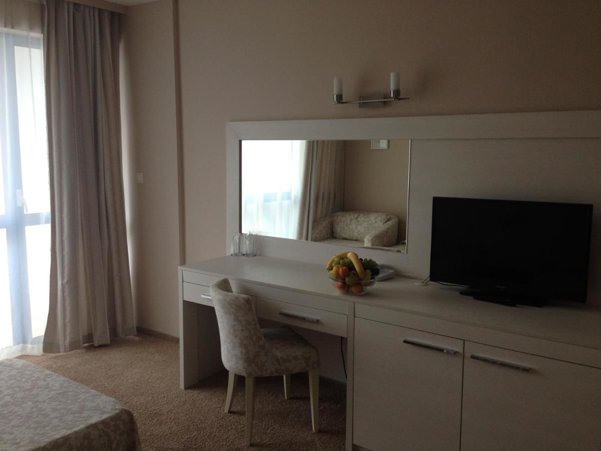 Отель PrimaSol Sineva Beach Hotel - Все включено Свети-Влас